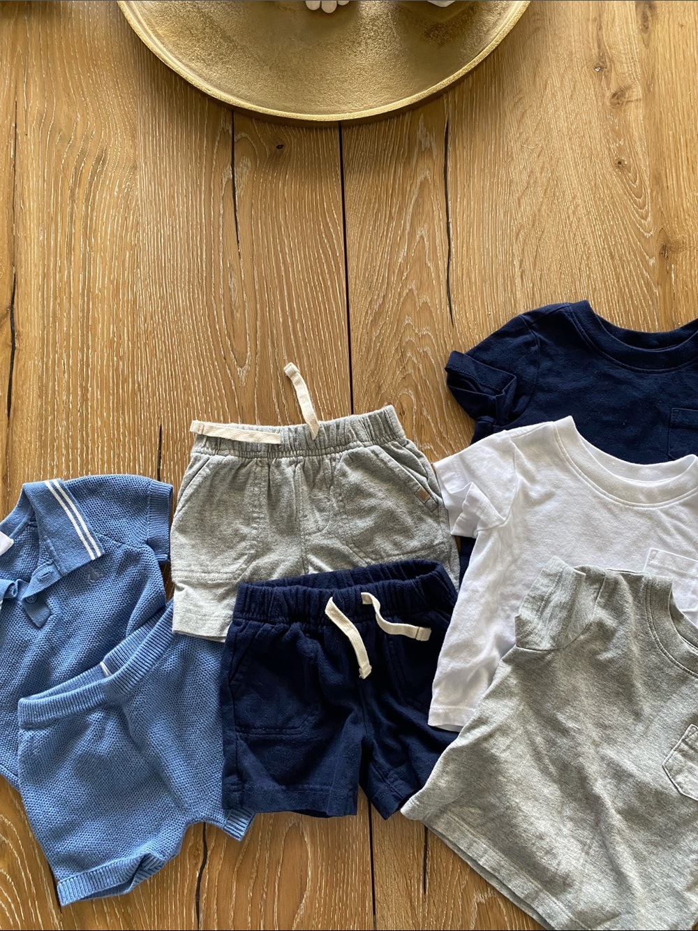 Baby gap outfit, shorts and tee’s bundle. Size 6-12 months.
